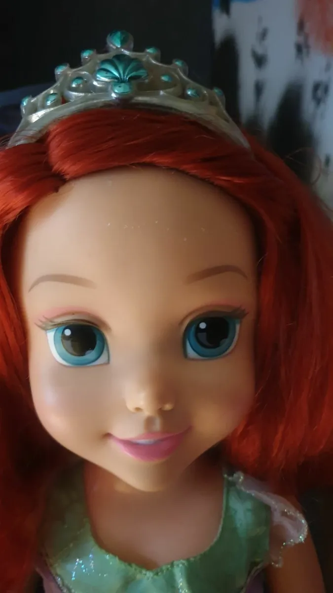 Light up dress/ plays theme music Ariel doll - Image 2