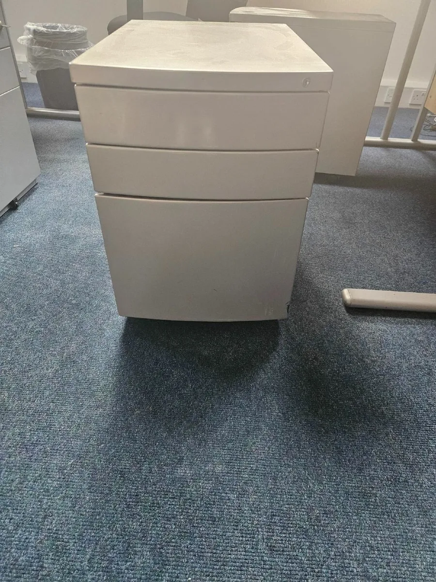 FREE OFFICE EQUIPMENT - Image 4