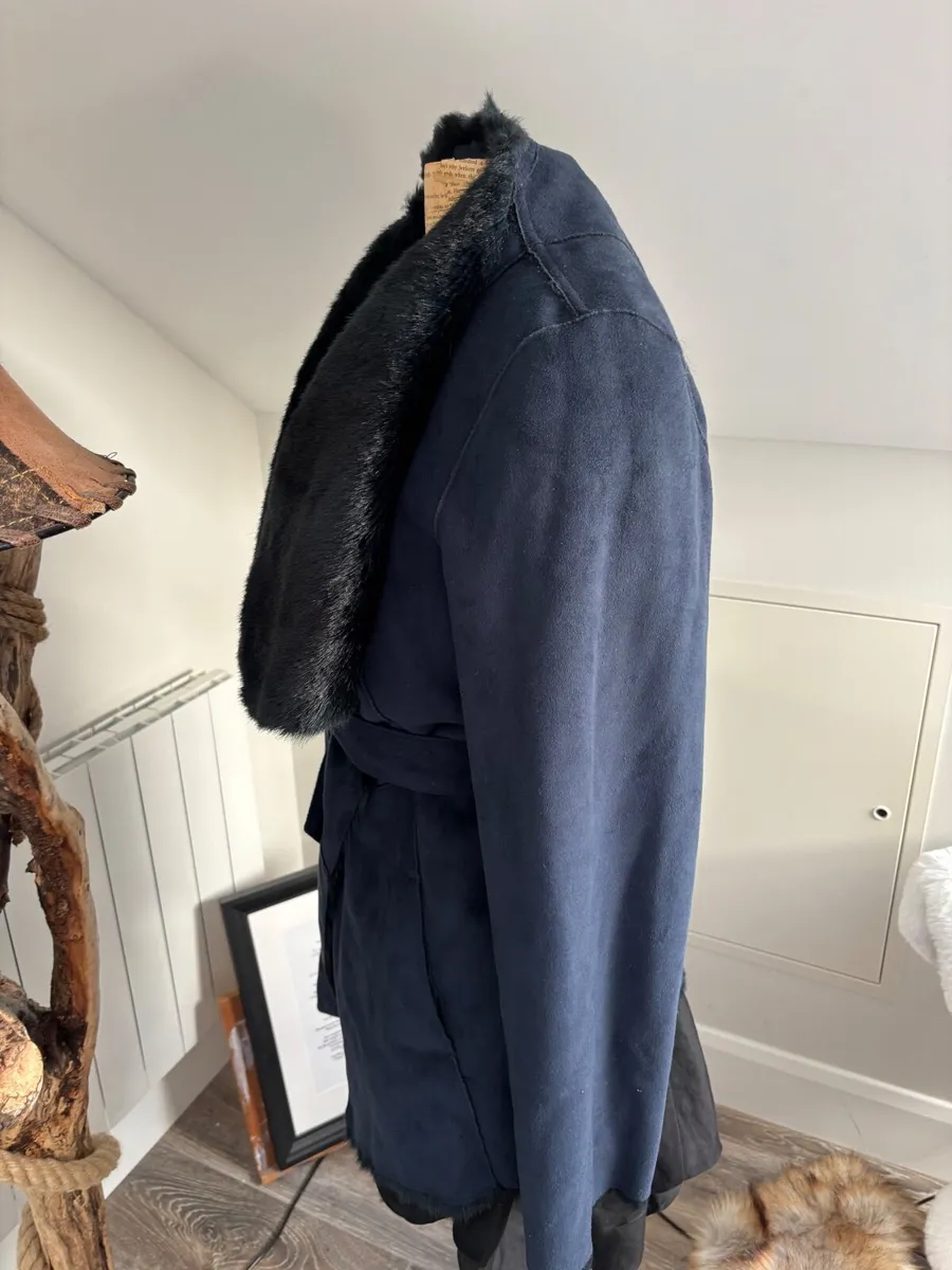 Woman’s clothes - Image 1
