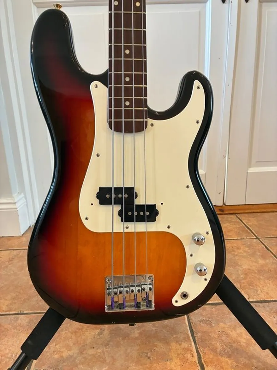 Fender Precision Bass no-name copy - Image 2