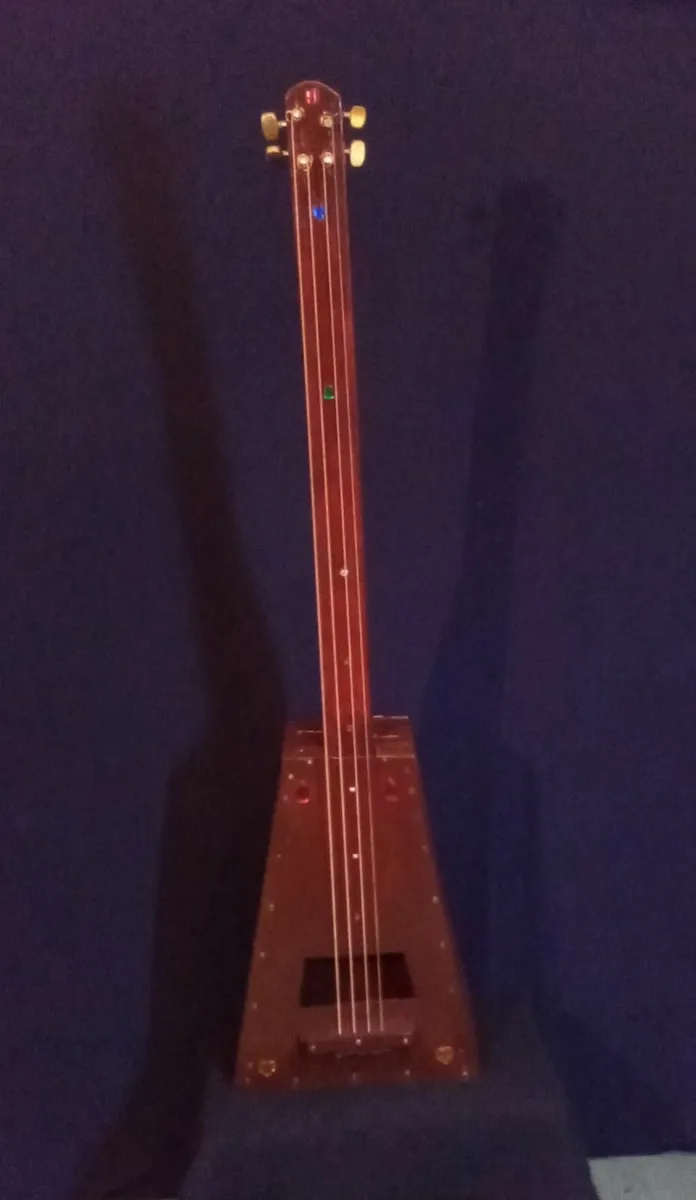 Trapezoid shaped mini bass - Image 1