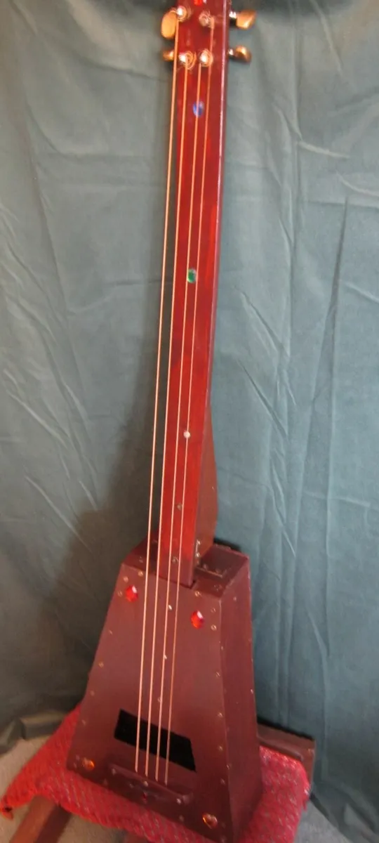 Trapezoid shaped mini bass - Image 2