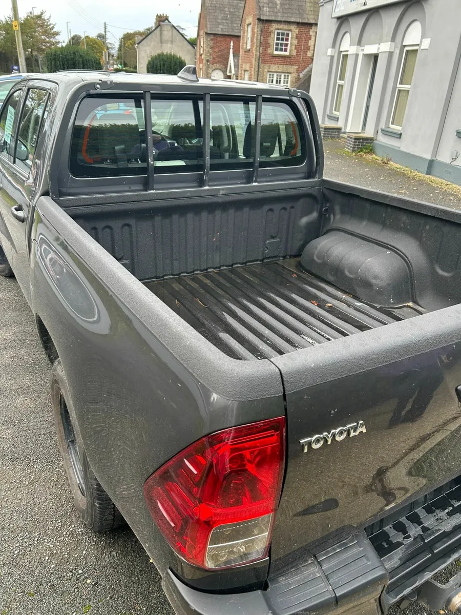 Toyota Hilux 2024 - Image 3