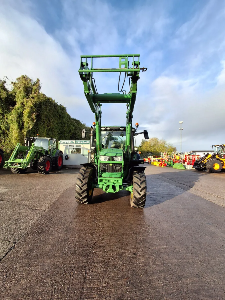 John Deere 6130R. - Image 4