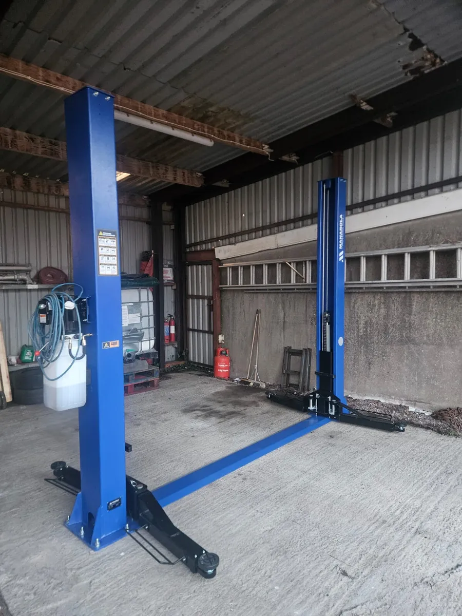 Manarola 4 Ton 2 Post Car Lift - Image 4