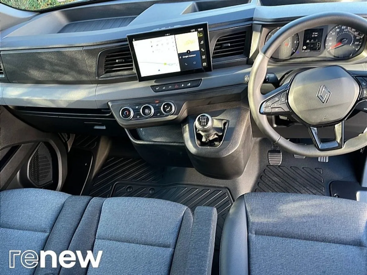 Renault Master Lm35 Advance 2.0 DCI 150 BHP - Image 2