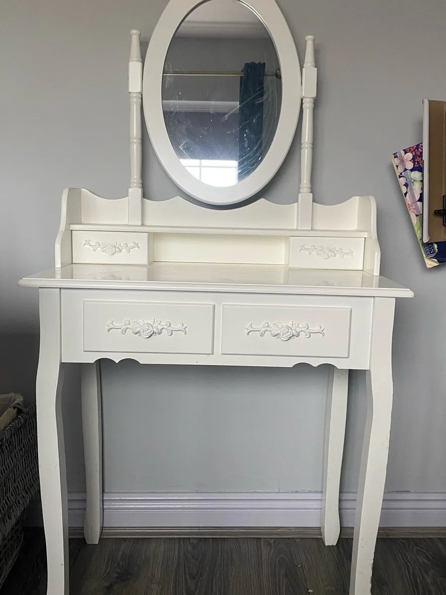 White dressing table - Image 1