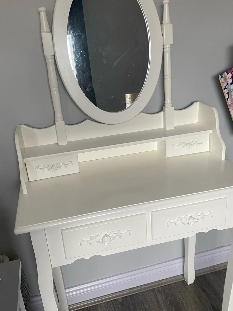 White dressing table - Image 2