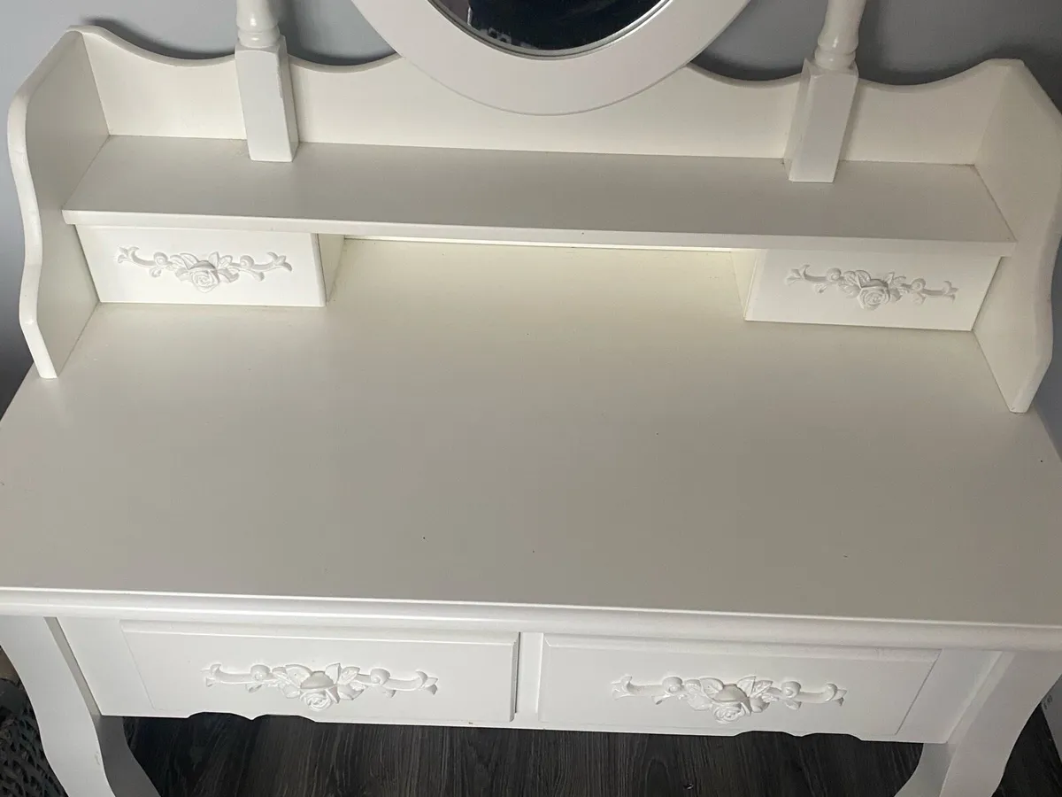 White dressing table - Image 3