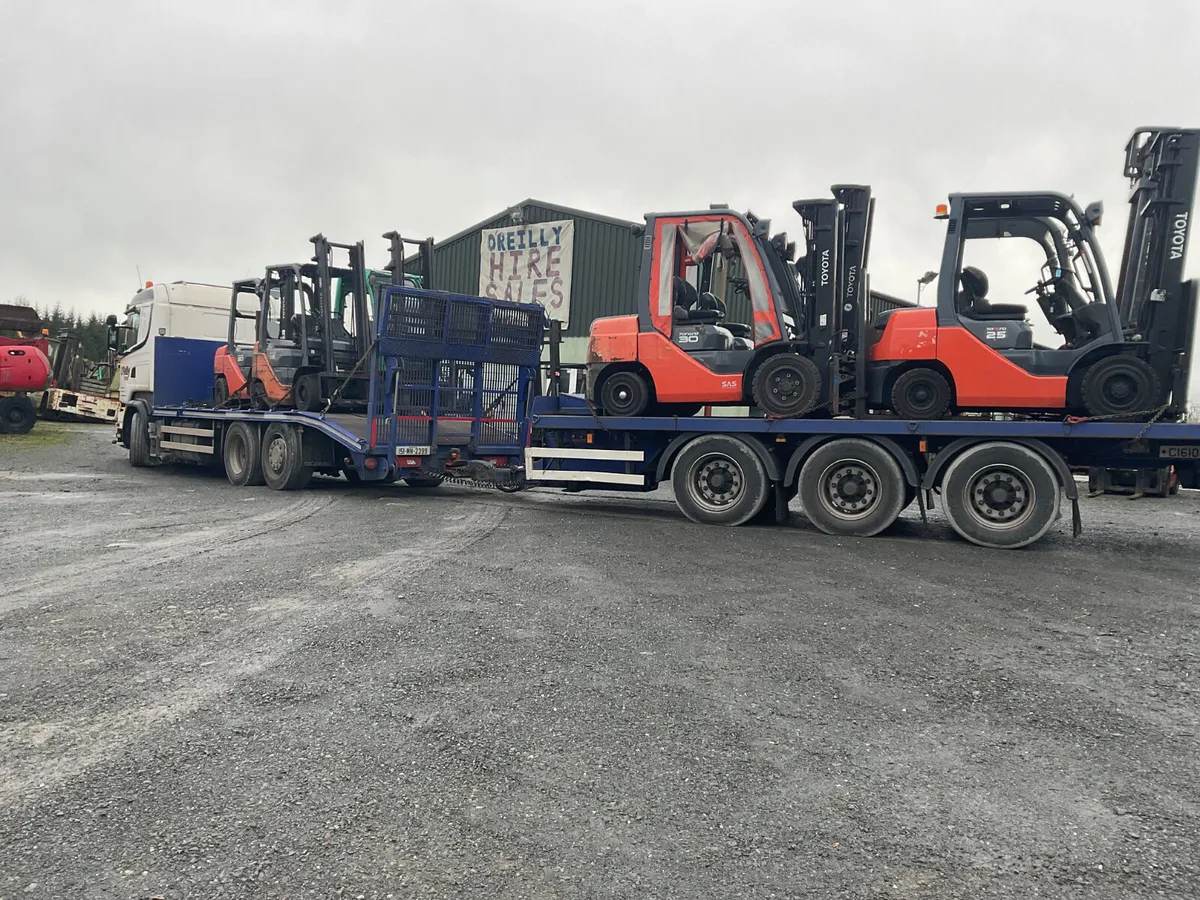 FORKLIFT - Image 1