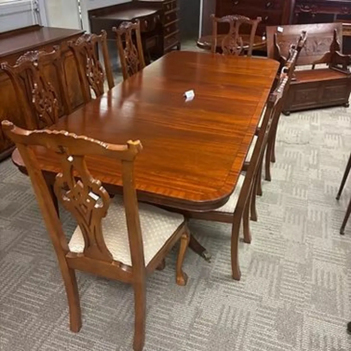 Fabulous mahogany flamed Regency extendable dining