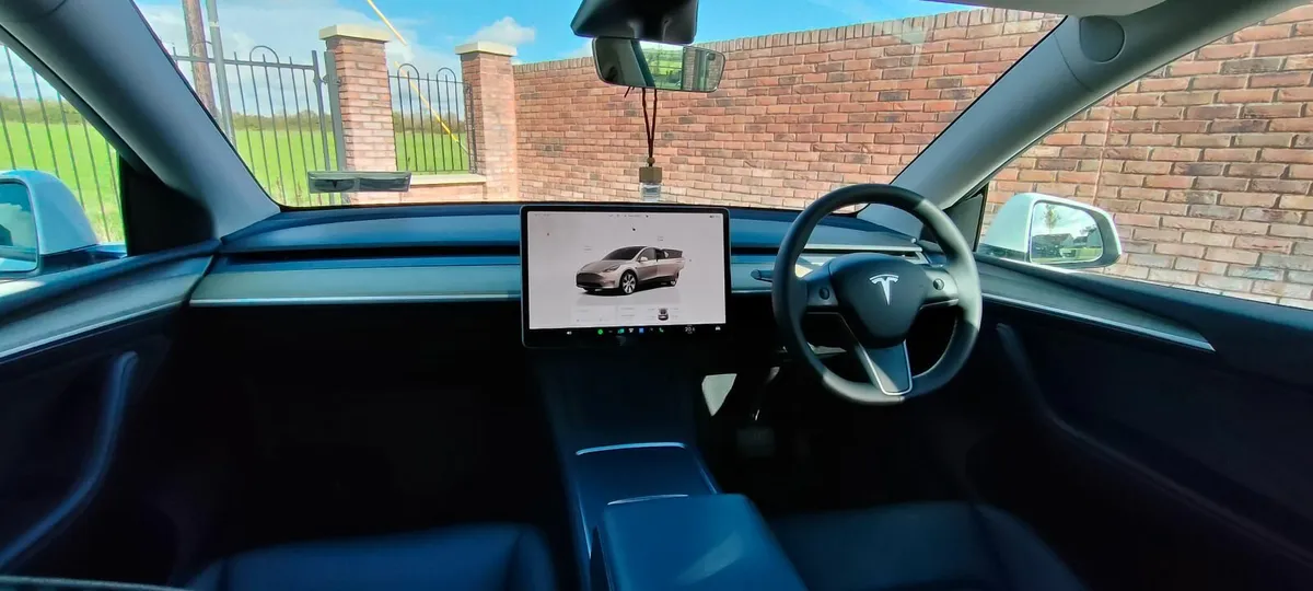 Tesla Model Y 2023 Awd Long Range - Image 2