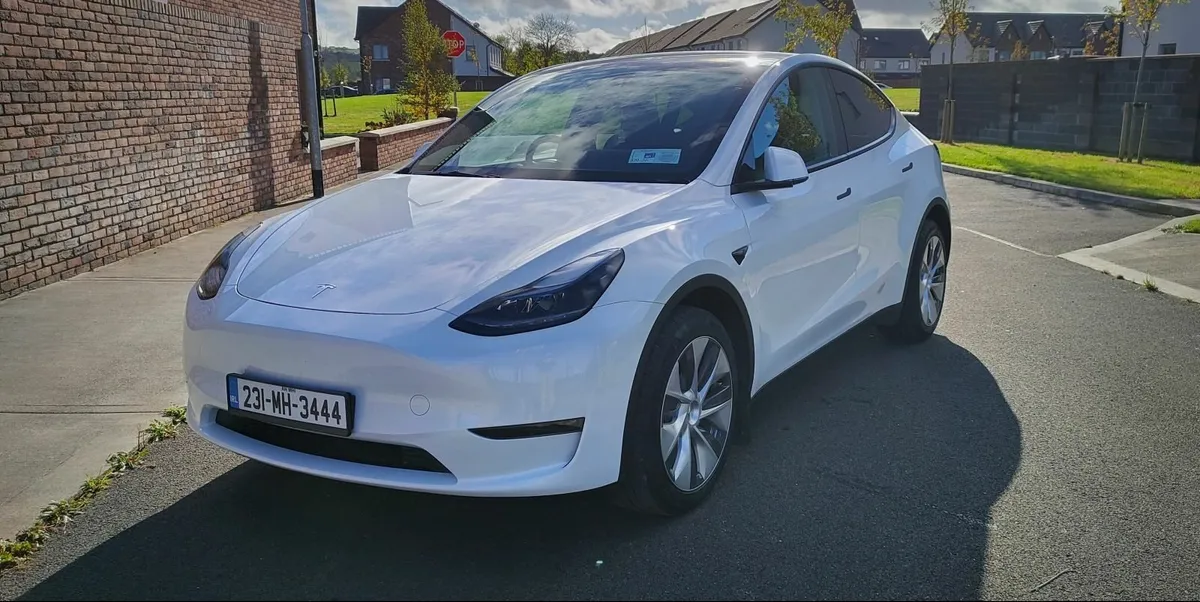 Tesla Model Y 2023 Awd Long Range - Image 1