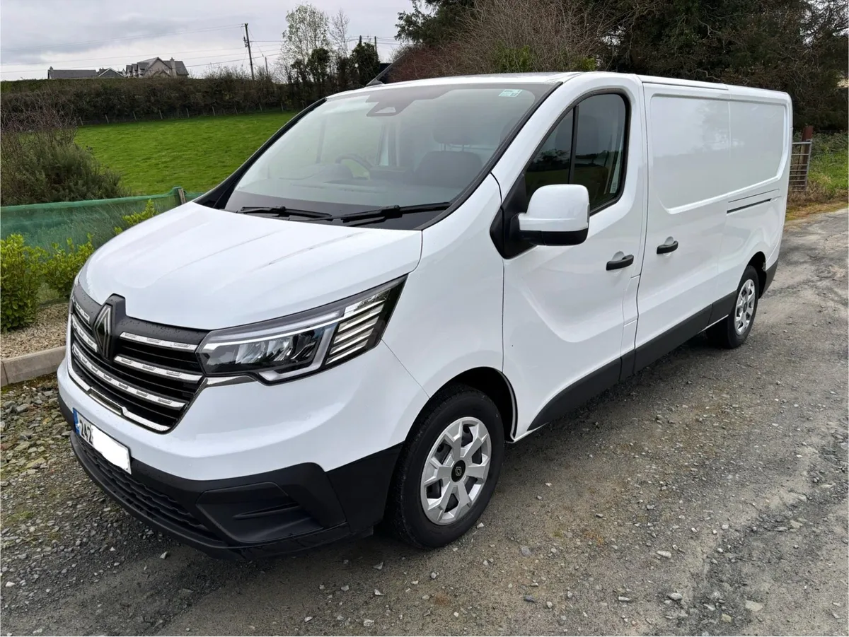 242 Renault Trafic 2024 - Image 2