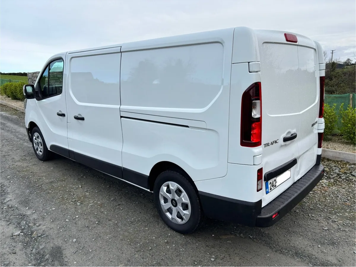 242 Renault Trafic 2024 - Image 3