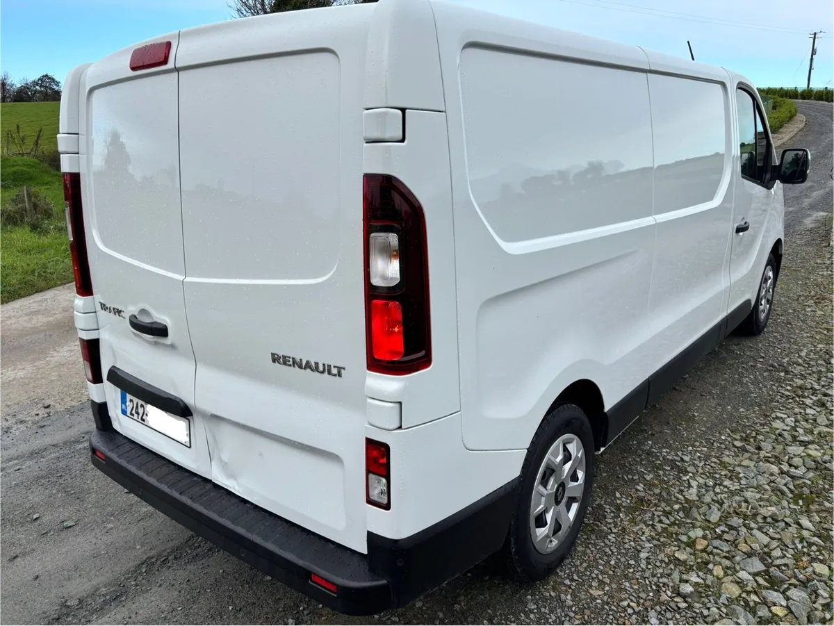 242 Renault Trafic 2024 - Image 4