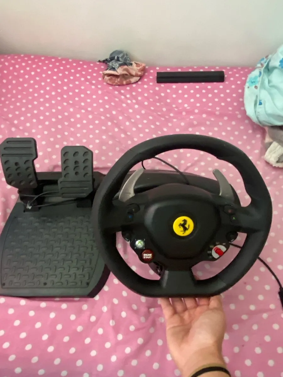 Xbox THRUSTMATSER Ferrari RW Xbox 360 Wheel - Image 1