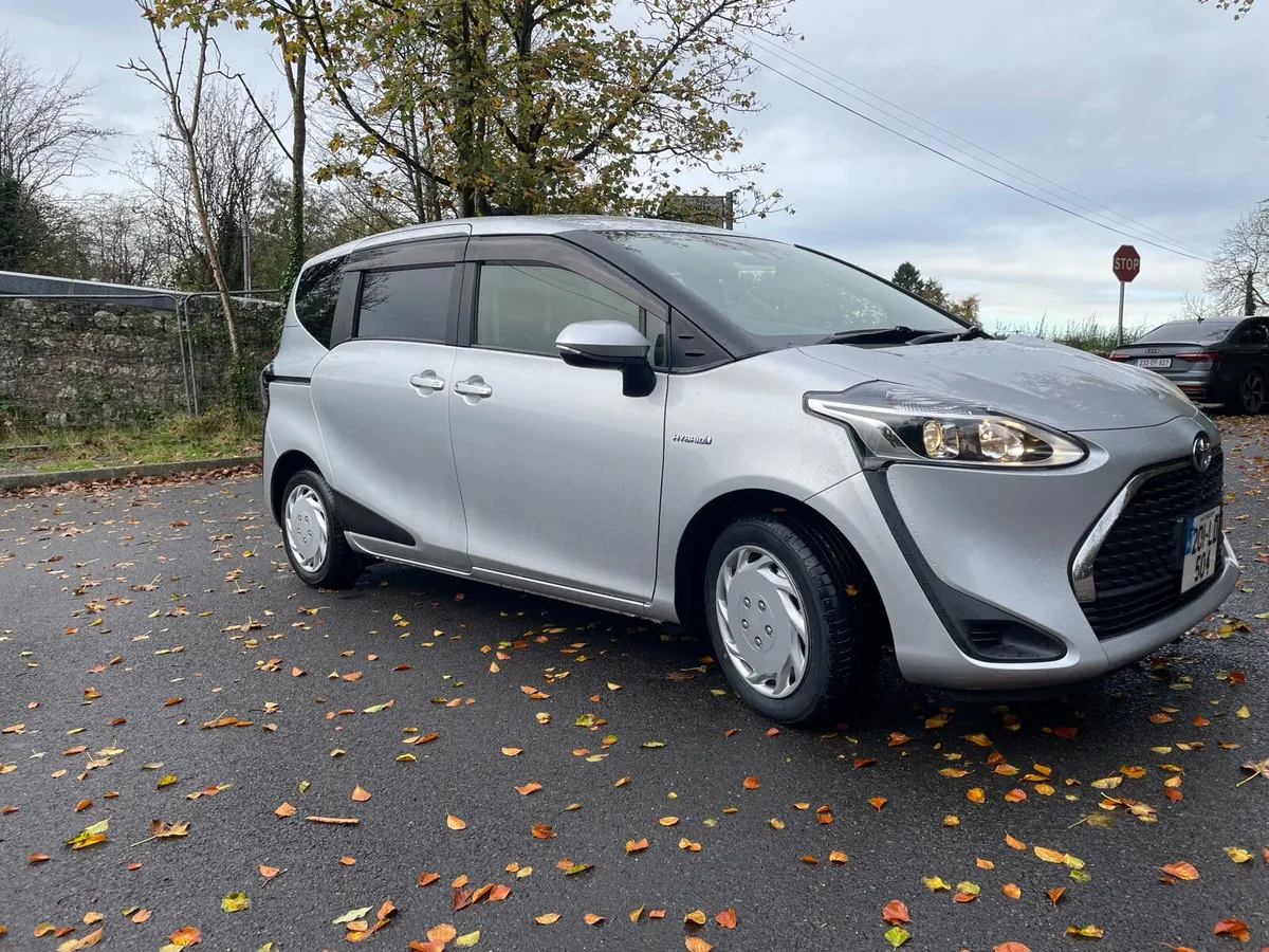 Toyota Sienta - Image 2