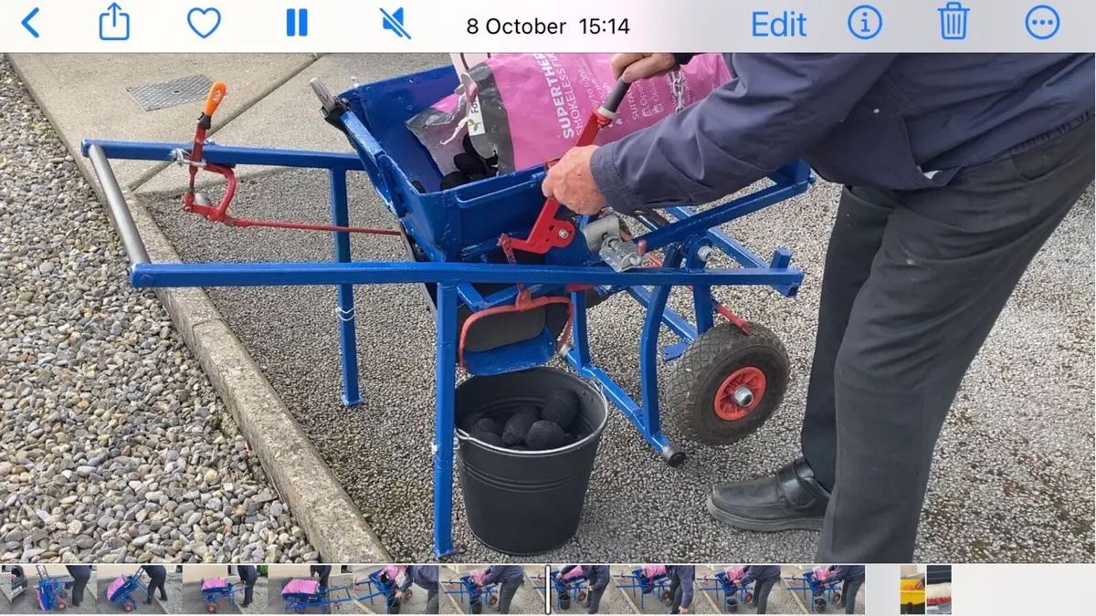 Coal dispenser - Image 4