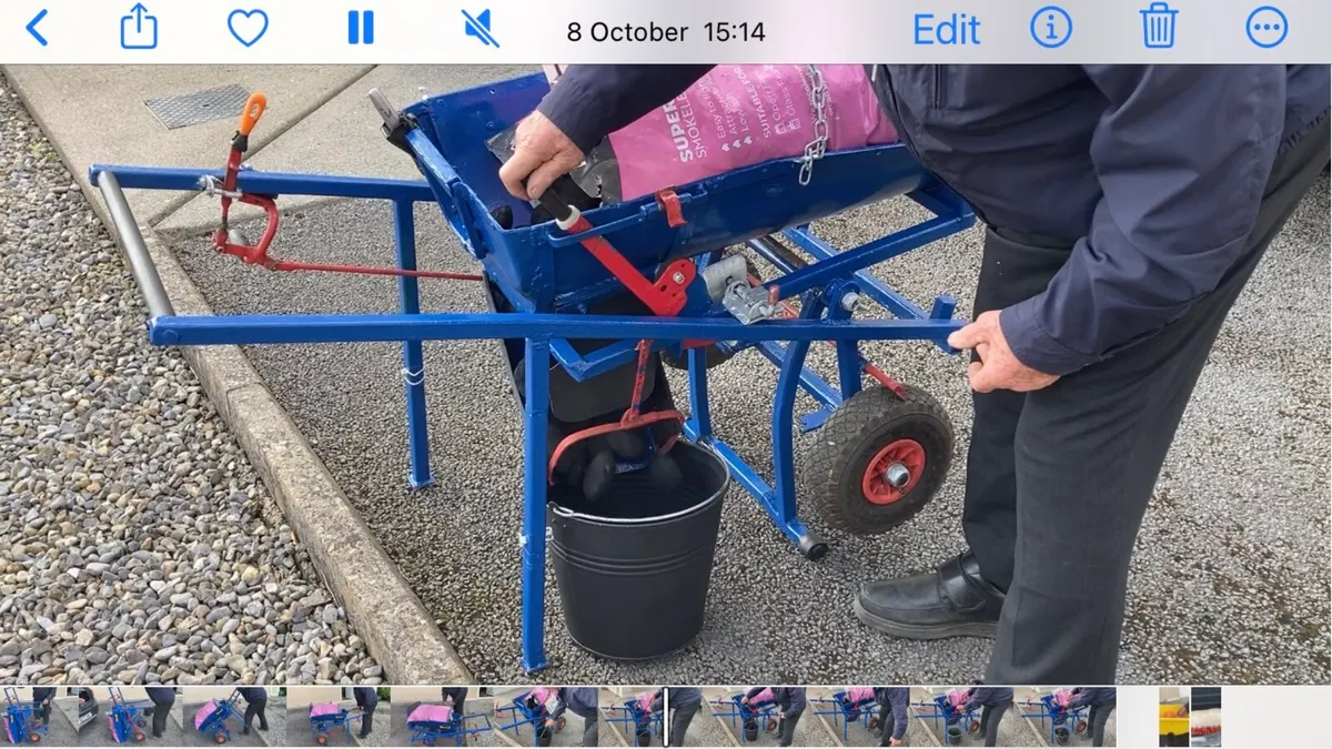 Coal dispenser - Image 1