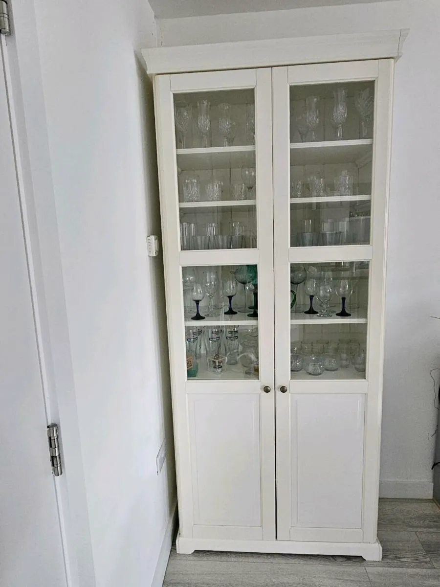 Large massive display - Image 1