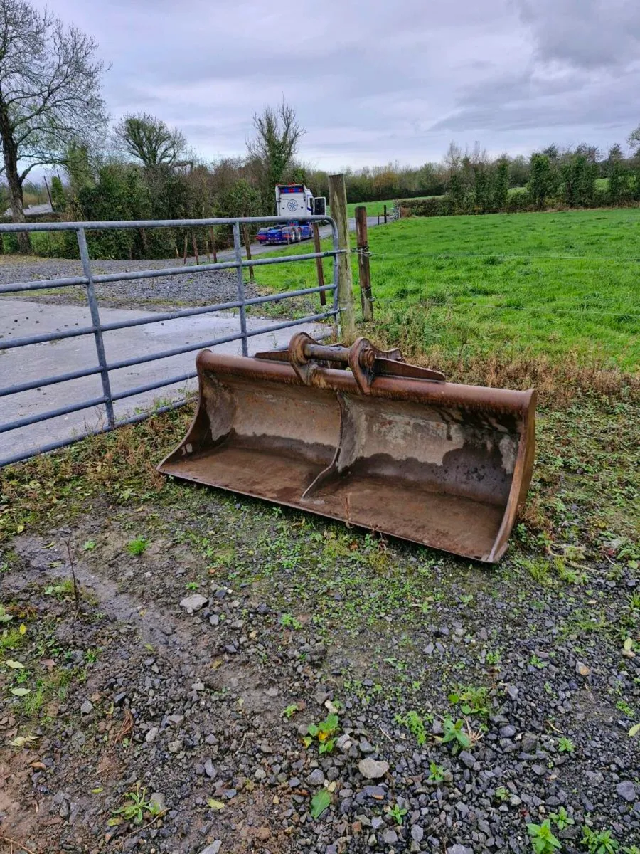 Strickland Grading bucket - Image 1