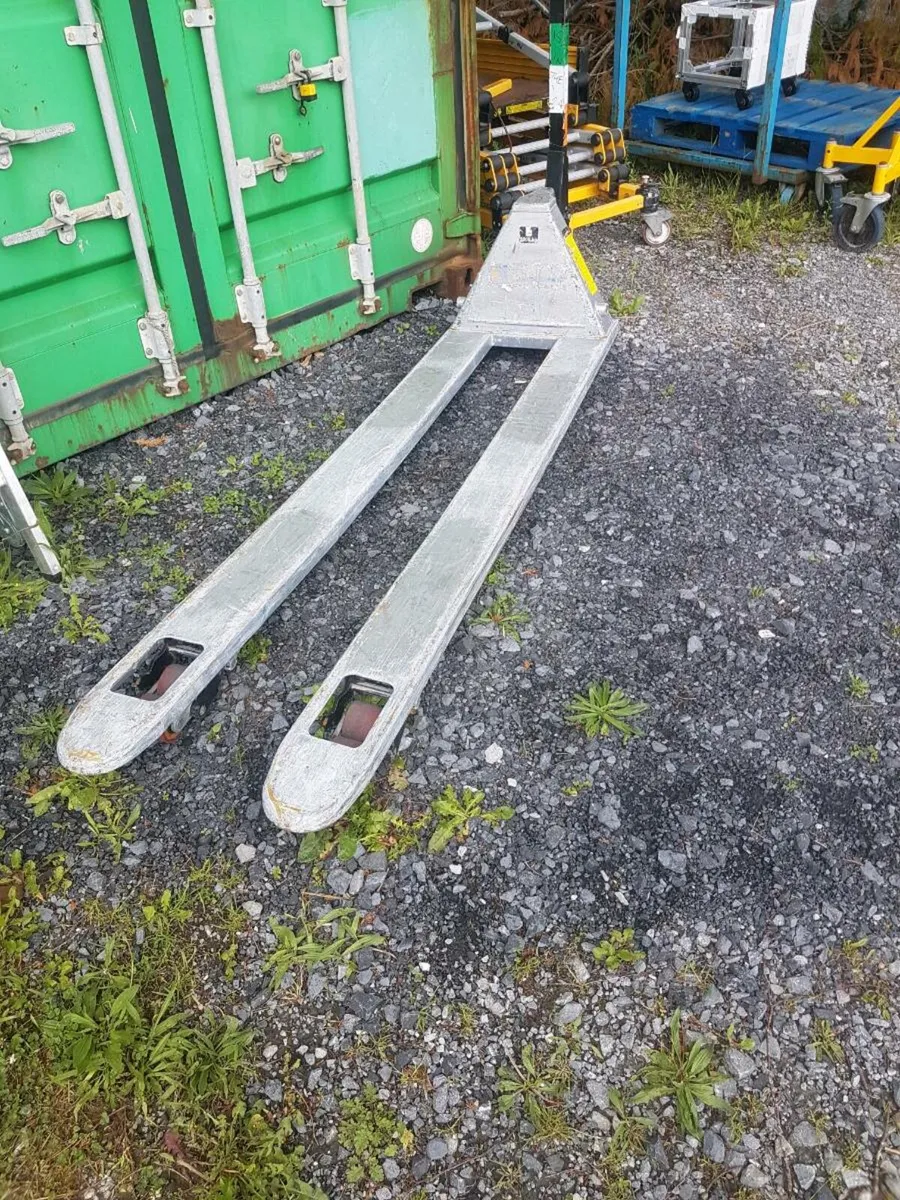 Pallet truck - Image 1