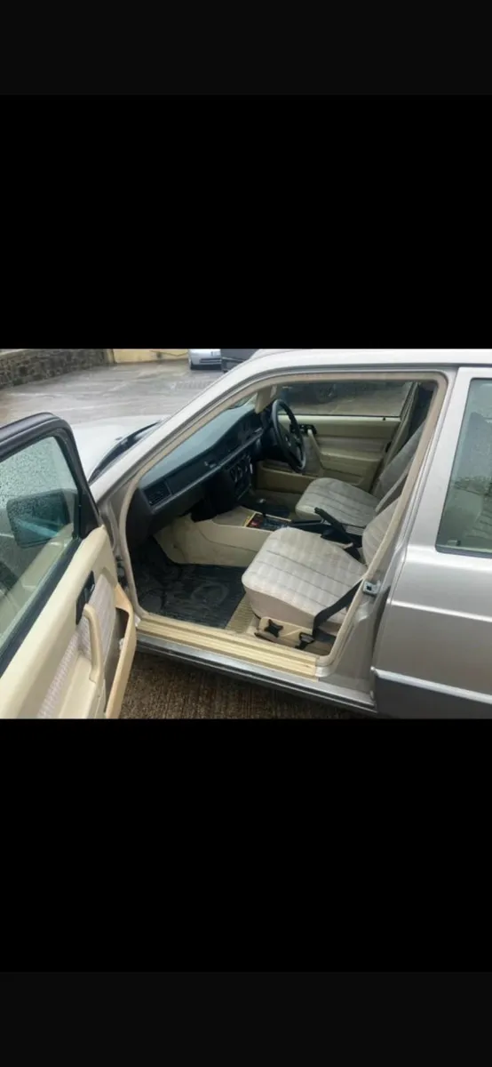 Mercedes Benz 190E - Image 3