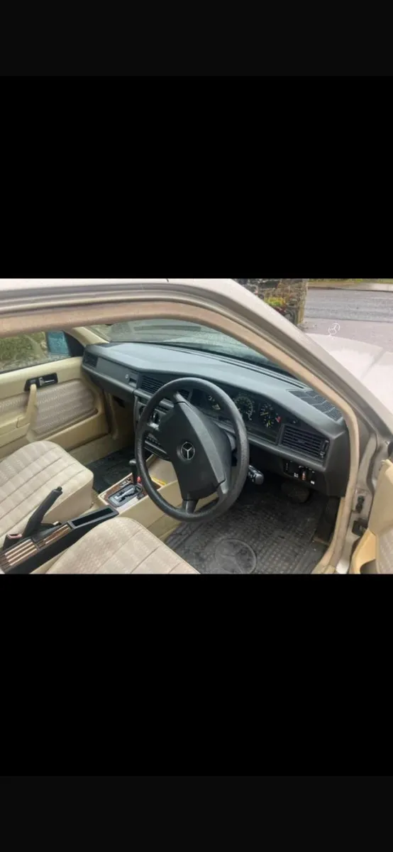 Mercedes Benz 190E - Image 4