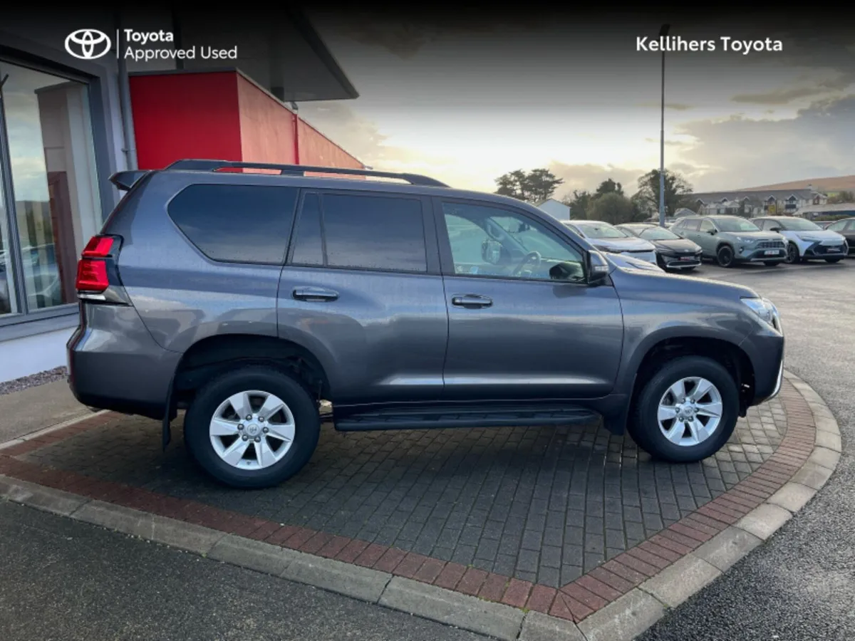 Toyota Land Cruiser LWB COMM A/T - Image 3