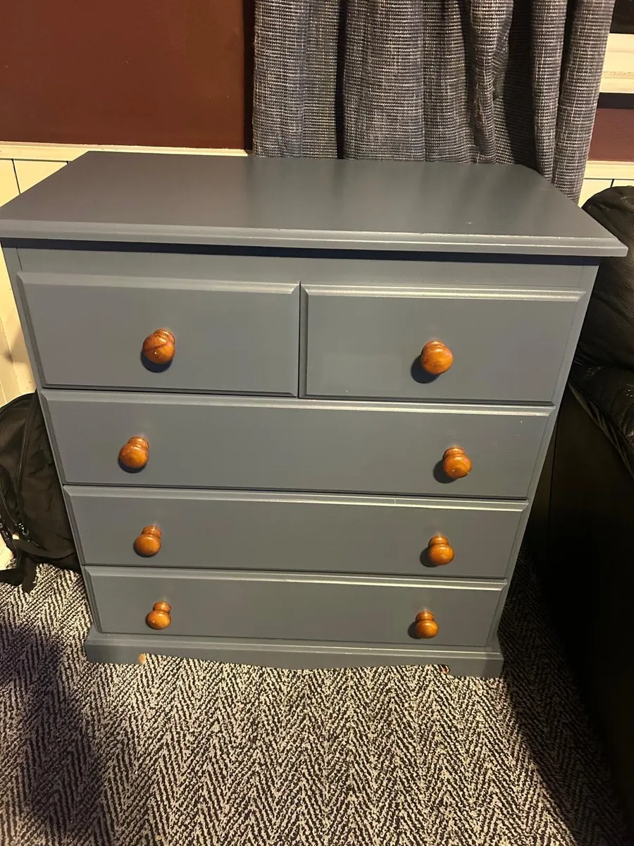 Grey chest of drawers - Image 1