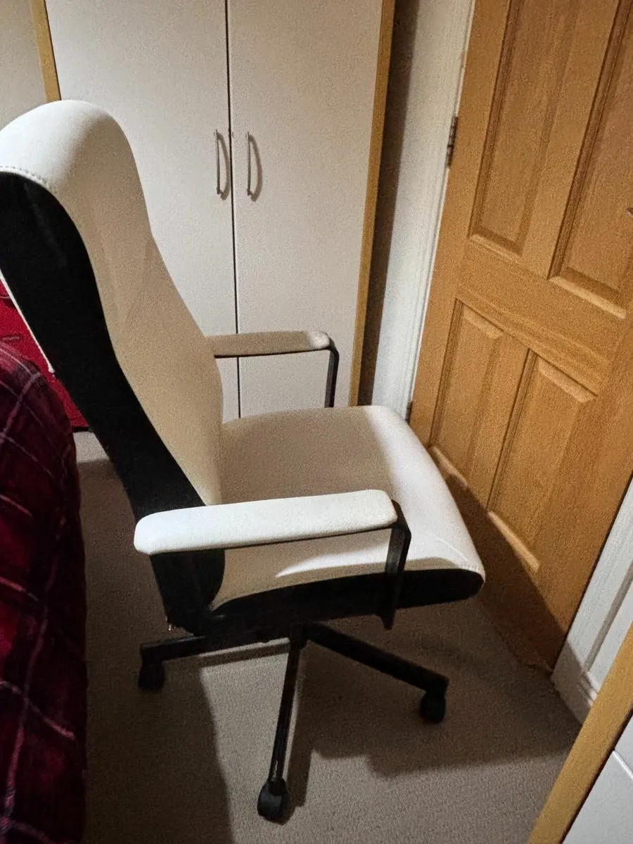 MILLBERGET Office Chair & JYSK Desk ASTRUP 40x60 - Image 3