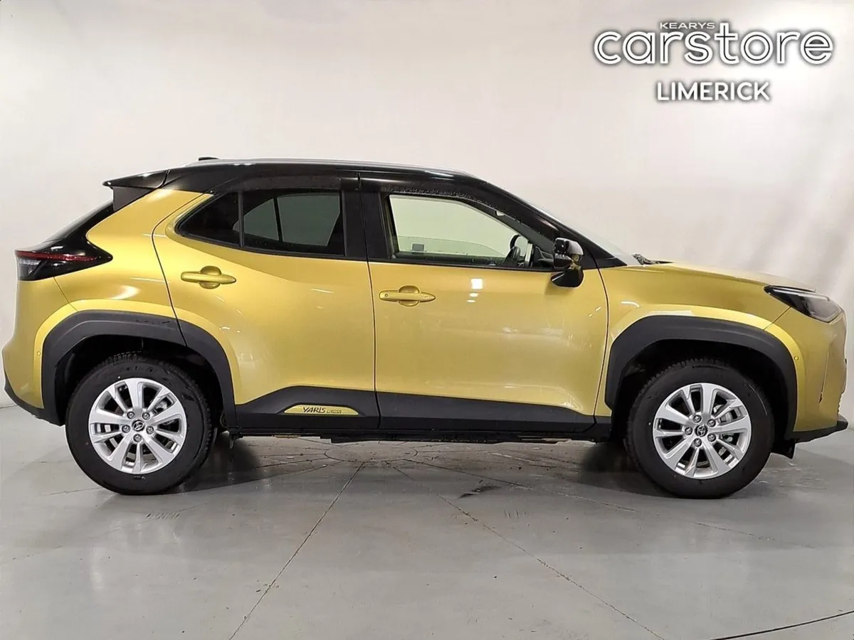 Toyota Yaris Cross  low Mileage - Image 2
