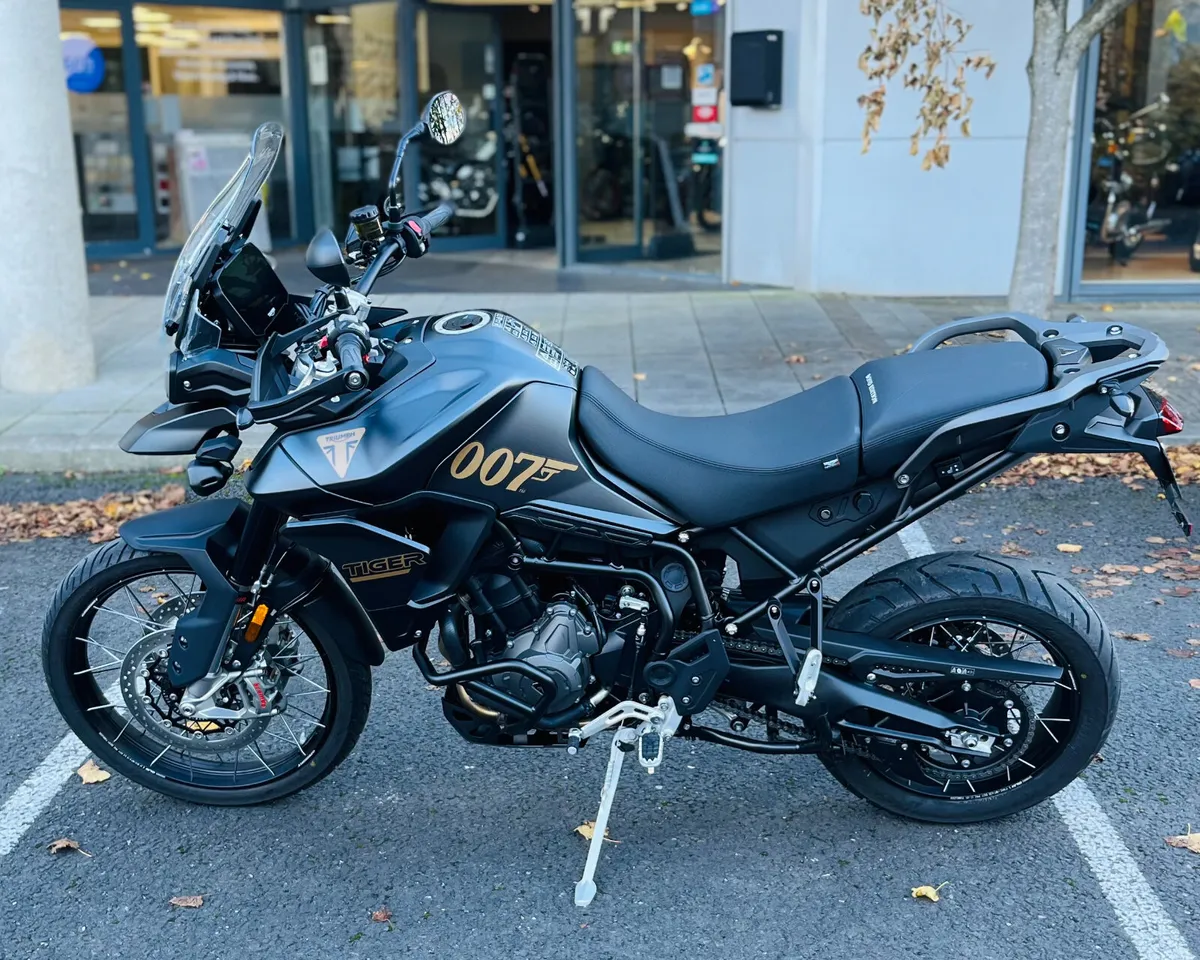 JAMES BOND EDITION TIGER 900 GT PRO RALLY - Image 4