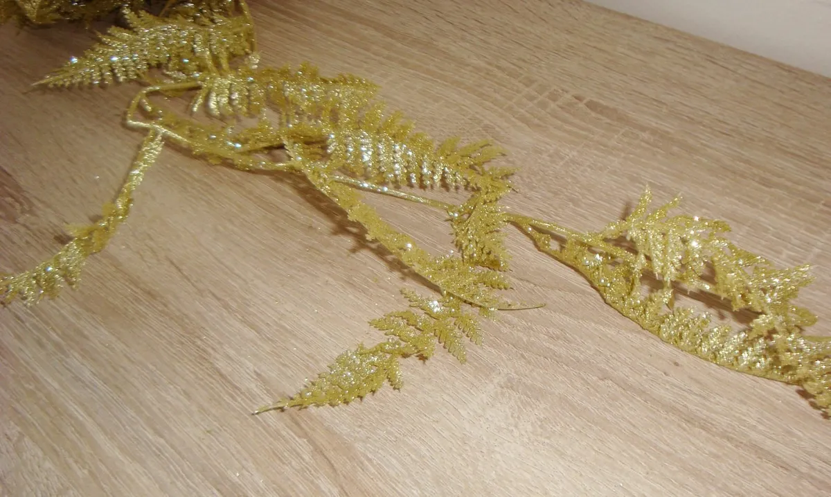 Christmas gold glitter fern garland 180cm - Image 1