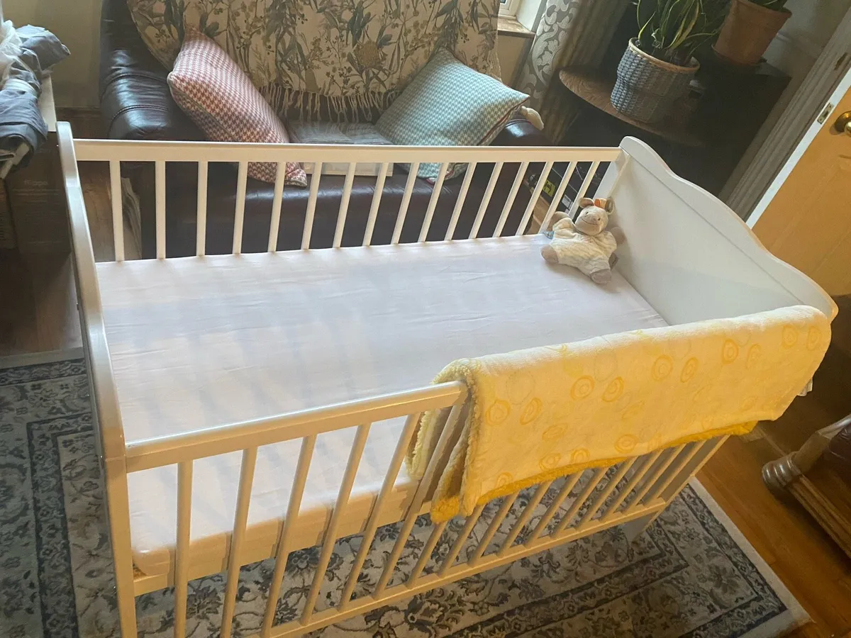 Child’s cot - Image 3