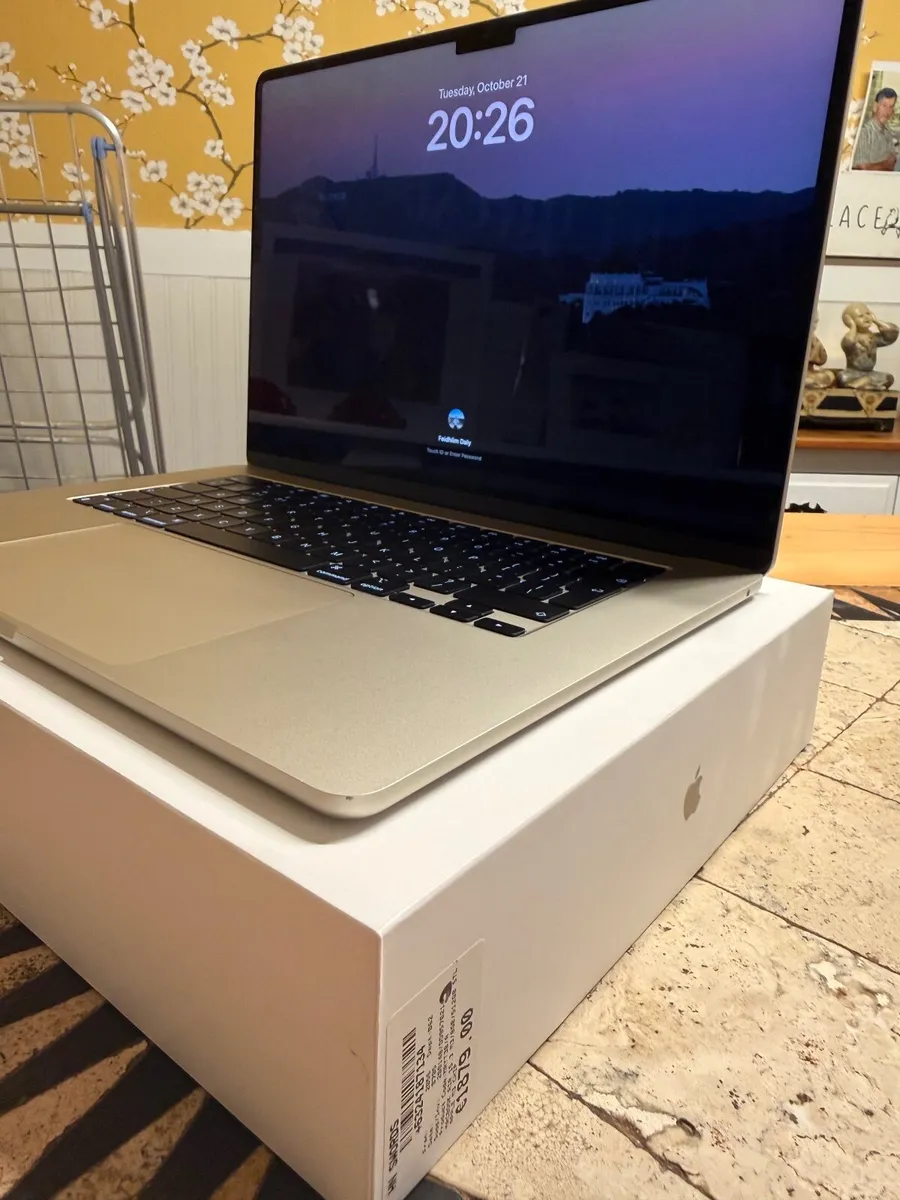 MacBook Air 15.3" | M3 | 10-Core GPU | 8GB | 512GB - Image 1