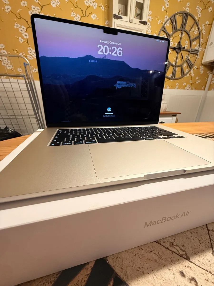 MacBook Air 15.3" | M3 | 10-Core GPU | 8GB | 512GB - Image 2