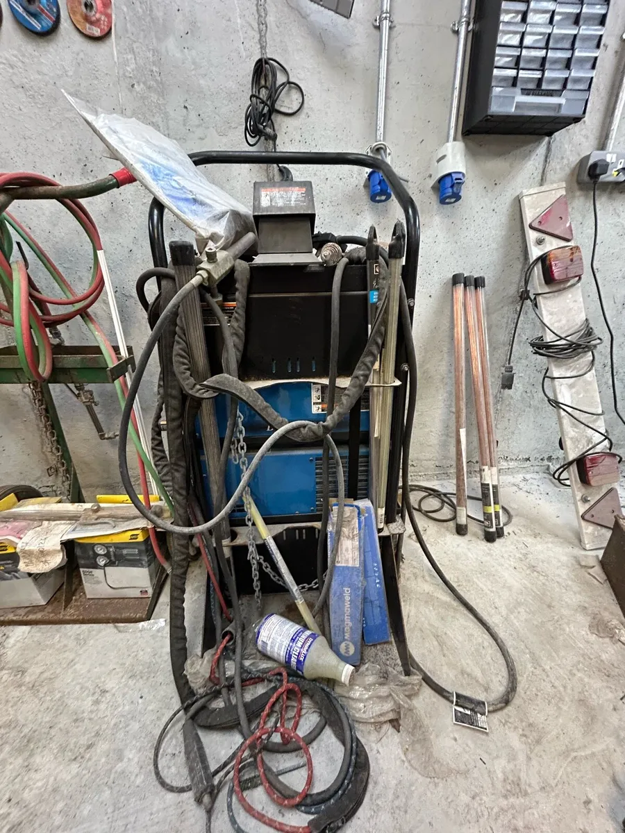 Miller Dynasty 200 TIG & Stick Welder - Image 1