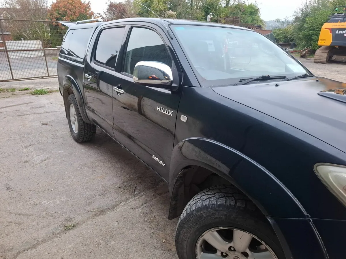 Toyota Hilux 2010 - Image 2