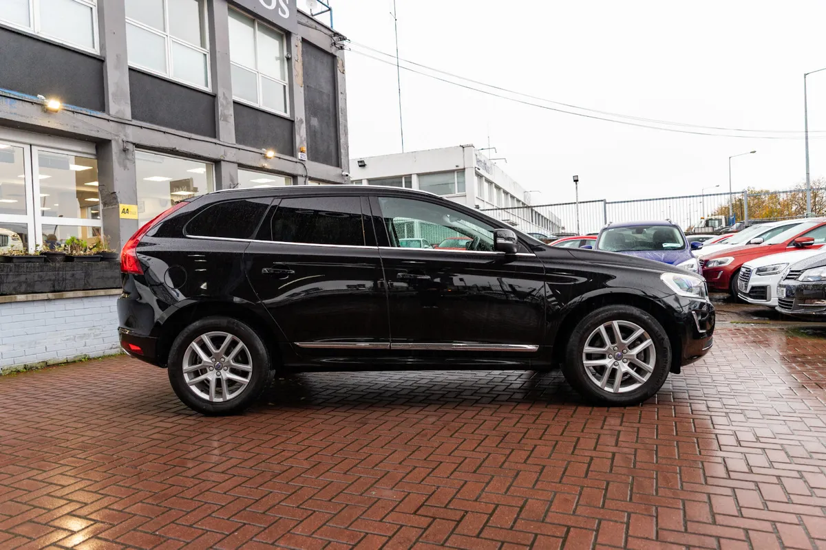 VOLVO XC60 2.0D4 SE LUXURY 5DR ESTATE AUTOMATIC // - Image 2