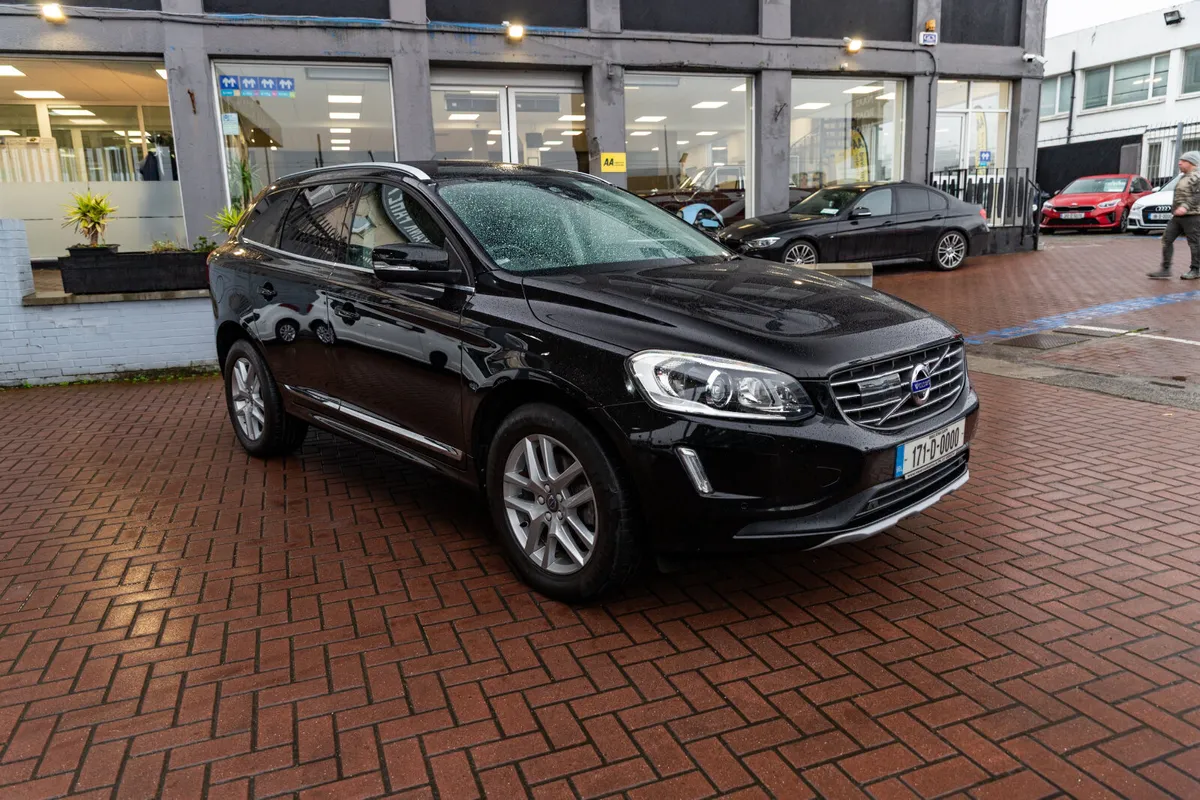 VOLVO XC60 2.0D4 SE LUXURY 5DR ESTATE AUTOMATIC // - Image 1