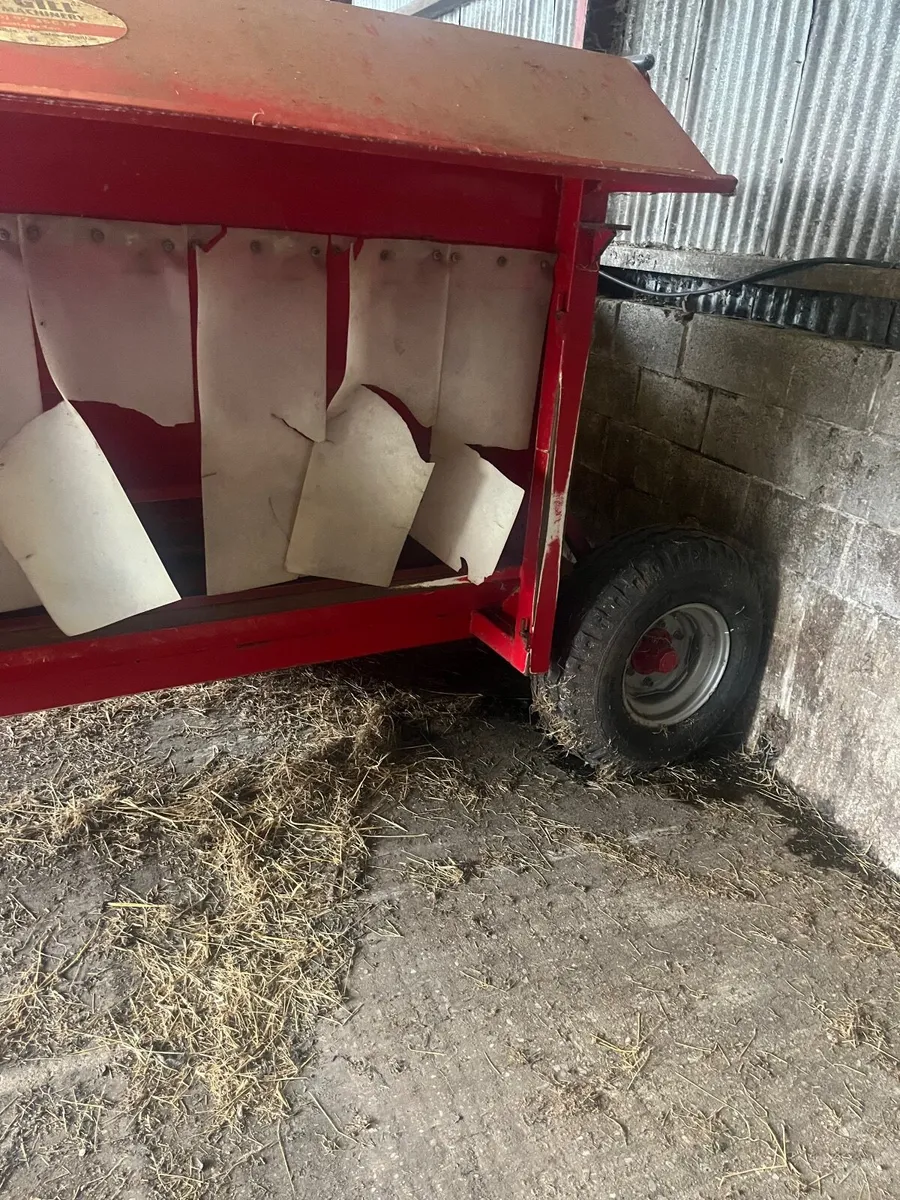 Ad lib meal feeder - Image 1
