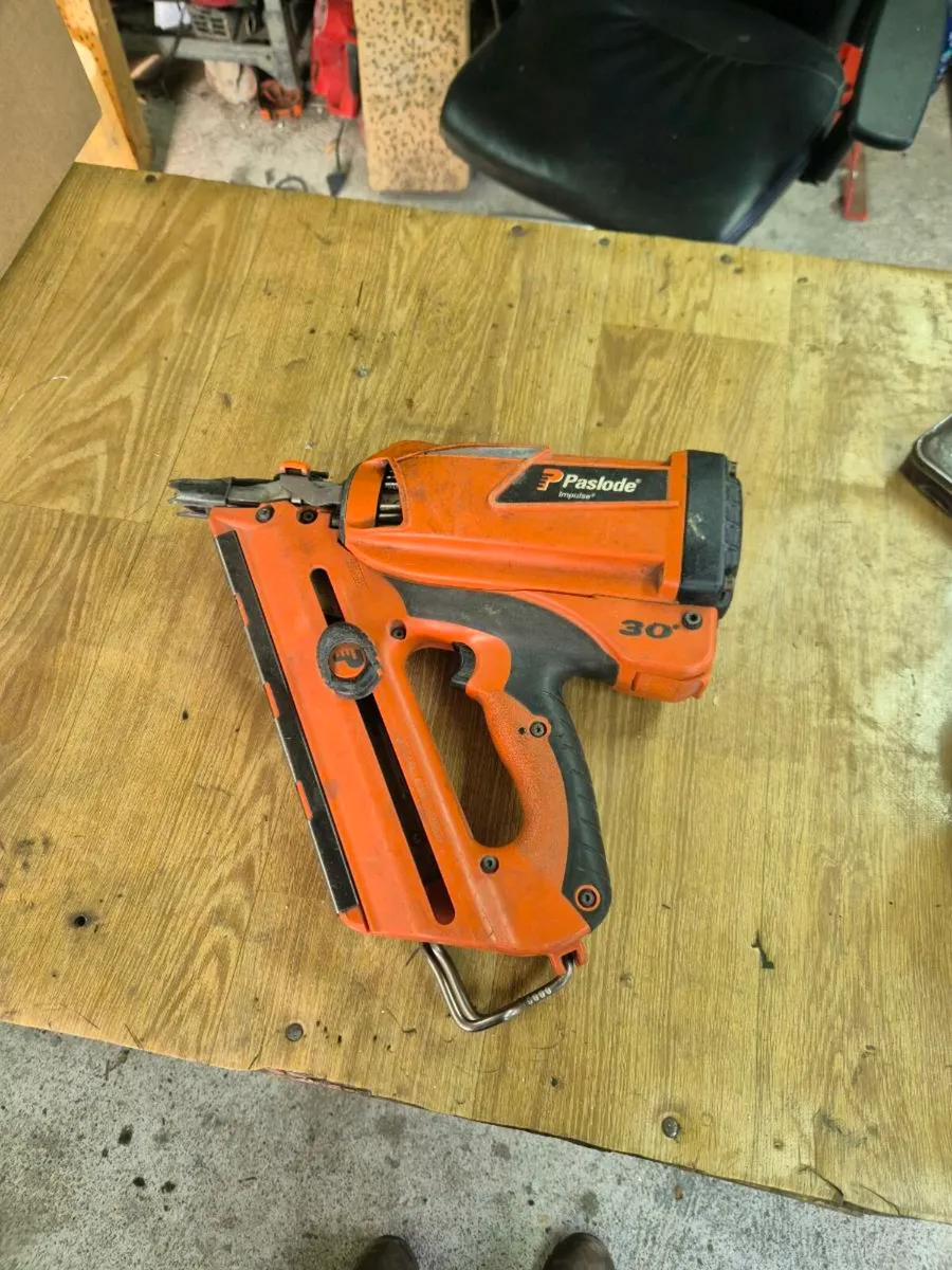 Paslode IM350+ lithium First Fix nail gun - Image 1