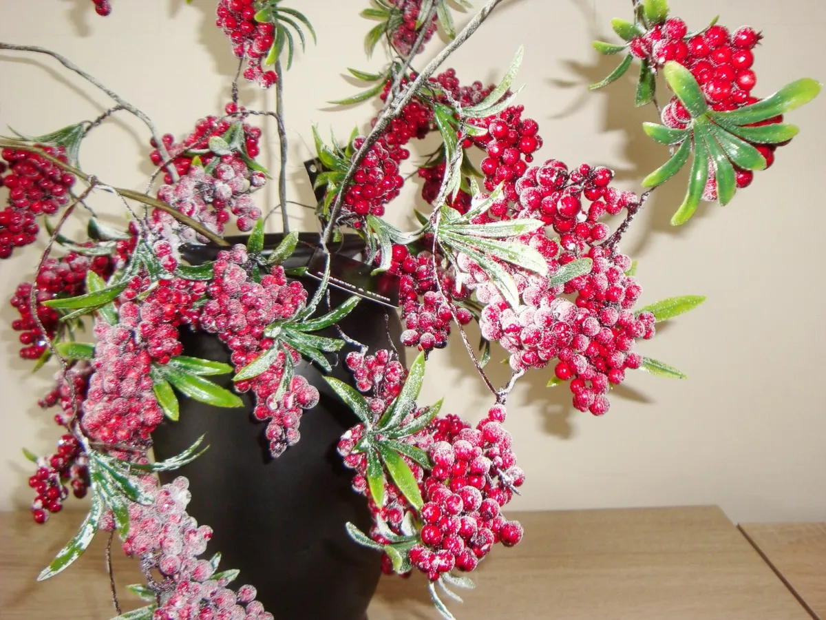 Red berry mistletoe stems picks - set of 5 - Image 4