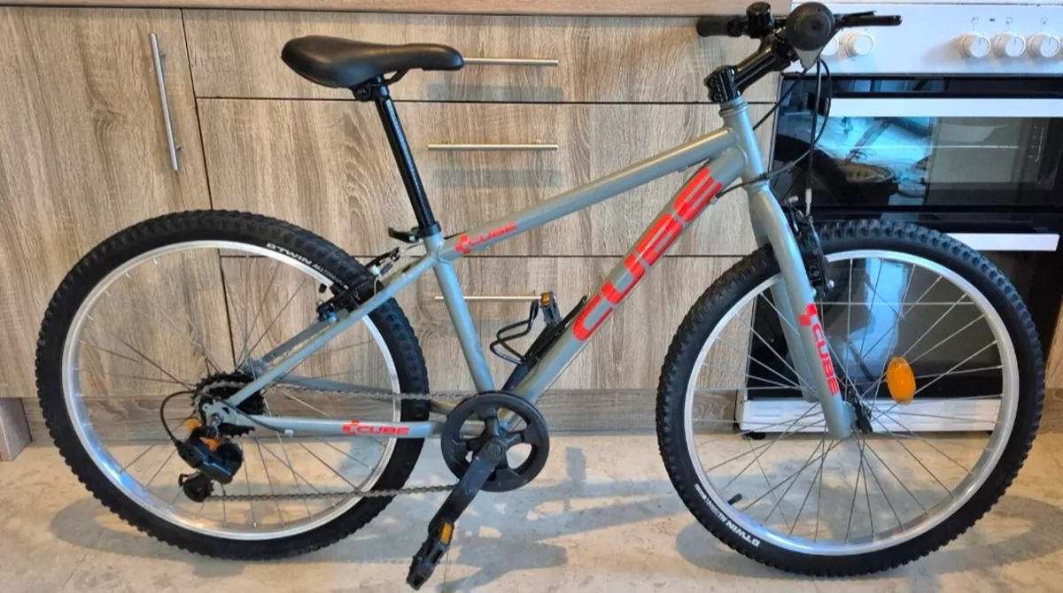 CUBE ACID BIKE 14 INCH FRAME BIKE LIKE NEW IN VERY - Image 2