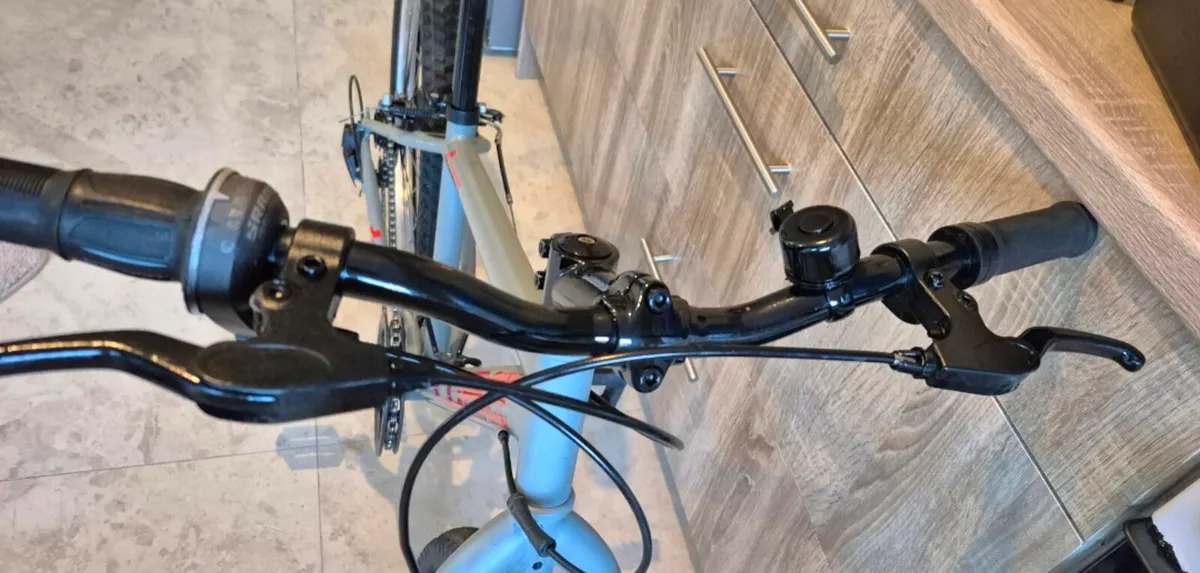 CUBE ACID BIKE 14 INCH FRAME BIKE LIKE NEW IN VERY - Image 4