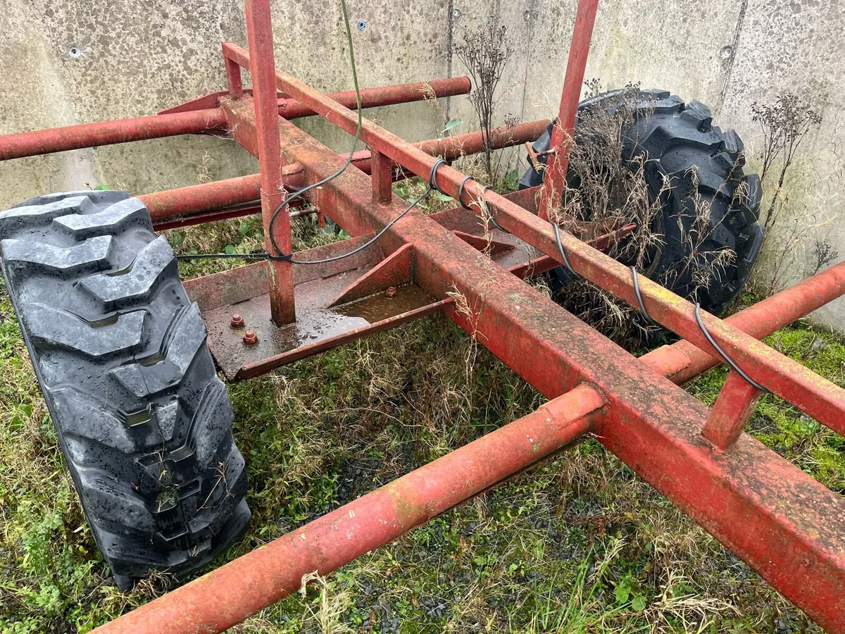 Bale trailer & bale pin combo - Image 3