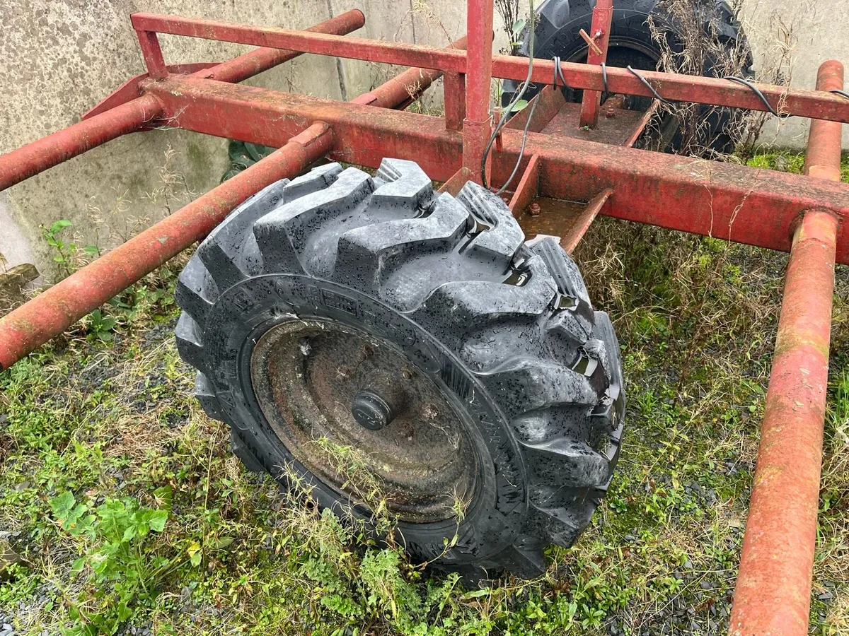 Bale trailer & bale pin combo - Image 4