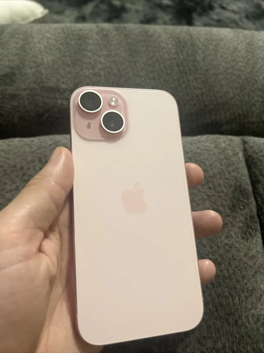 iPhone 15 083 three network